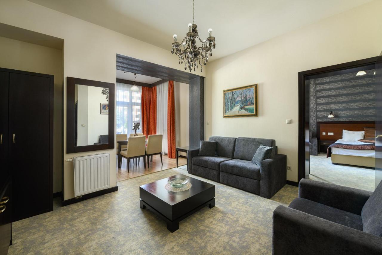 Aurum 4*