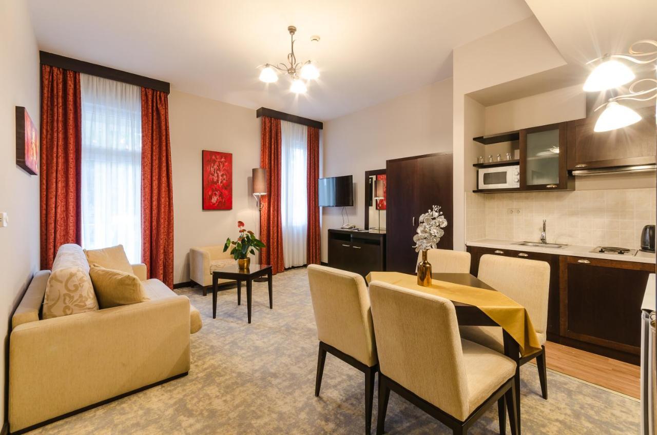 Aurum 4*